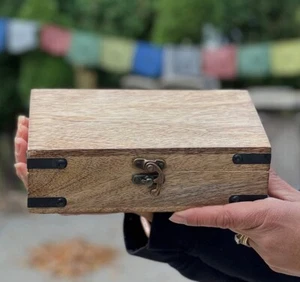 Joyería tallada a mano caja de almacenamiento de madera - Imagen 1 de 7