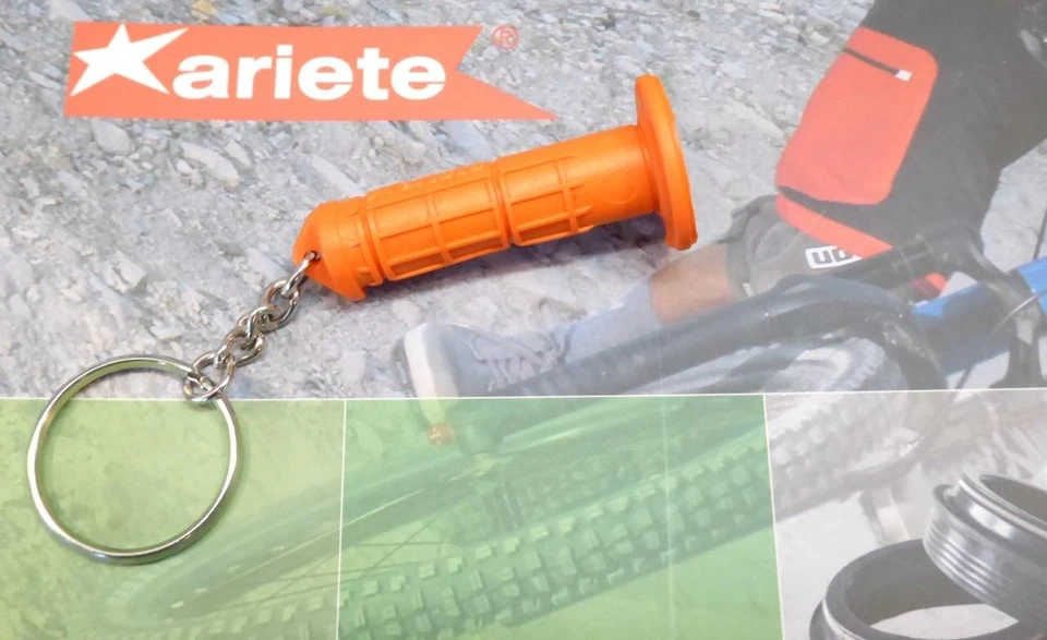 Ariete empuñadura moto llavero 2" largo super lindo! Made in Italy color naranja Foto 1 de 1