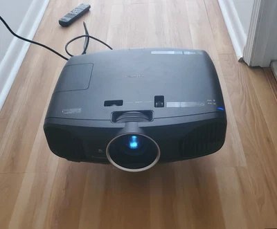 EPSON 3D 1080P LCD Projector POWERLITE Pro Cinema 6030UB W/ Remote Parts Repair - Image 1 of 4