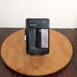 Reproductor de casete radio FM/AM Sony Walkman negro WM-F2015 *Necesita cinturones nuevos* - Imagen 1 de 14