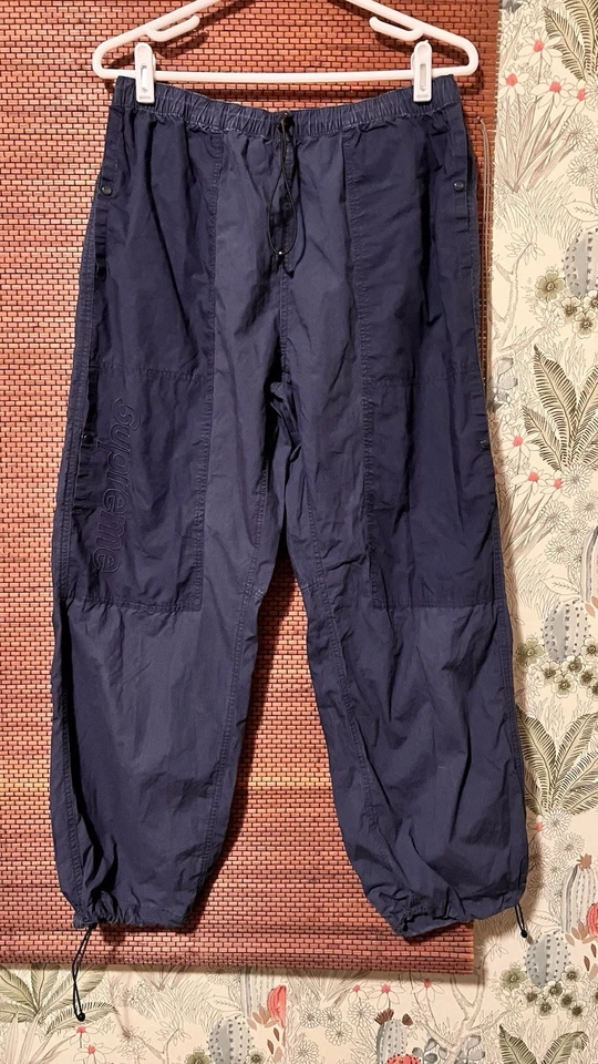 Pantalón Jogger Supreme Spellout Bordado Ripstop Azul M Foto 1 de 4