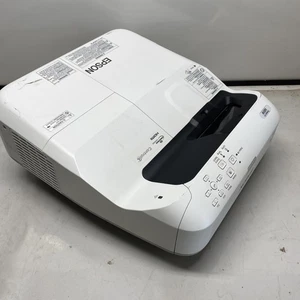 Proyector Epson LCD PowerLite 685W Ultra ShortThrow HDMI 527 horas usado - Imagen 1 de 5