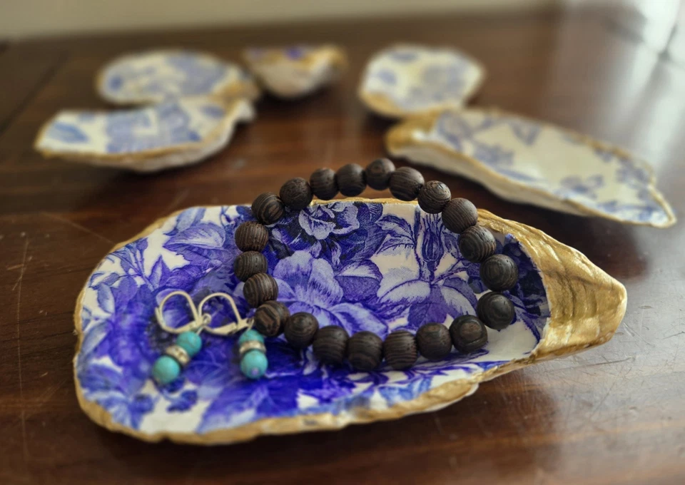 Handcrafted  Decoupaged  Blue/White Floral Oyster Shell W/ Gold Accents Set 6  - Image 1 of 4