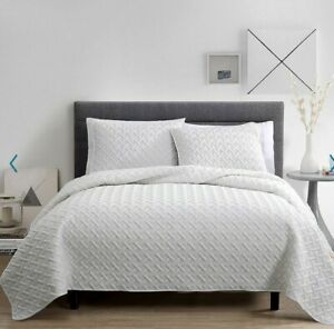 VCNY Nina Embossed 3 Piece Quilt Set Bedspread & Shams White King Size 
