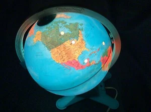 1988 Vintage Fisher Price Light Up Discovery Globe Educational toy w/ Viewfinder - Picture 1 of 7