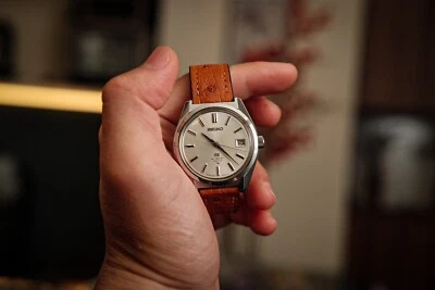 Correa de reloj de cuero marrón con vientre de avestruz Foto 1 de 4