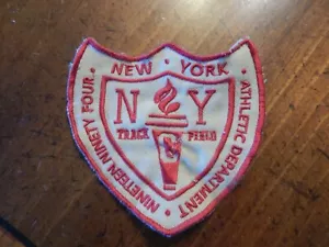 TOPPA NEW YORK CITY ATLETICA ATLETICA ATLETICA 1994 ROSSO E BIANCO - Foto 1 di 2