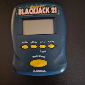 De colección 1997 Radica Pocket Black Jack 21 Electrónico Manual Probado Funciona - Imagen 1 de 15