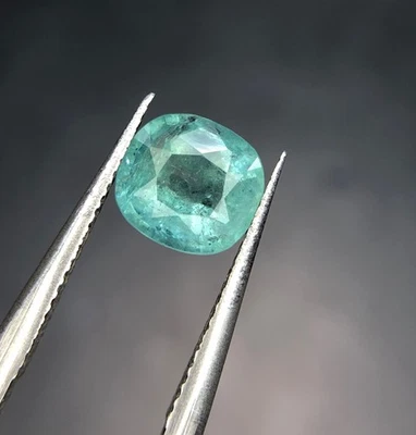 1.25 Cts Natural Emerald Green Color loose gemstone From Chitral Mine Pakistan - Image 1 of 4