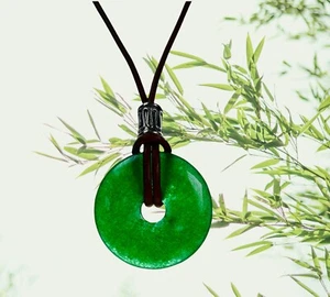 Collana unisex ciambella giada verde mela 25 mm corda pelle nera buona fortuna salute - Foto 1 di 6