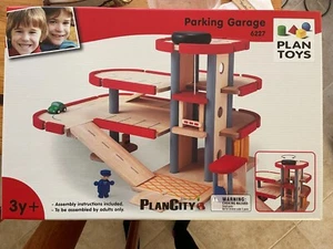 Plan Toy Parking Garage - Picture 1 of 2
