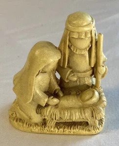 Vintage Mini kleine Harz Krippenfigur Josef Maria Jesus 3" H hellbraun antik - Bild 1 von 8