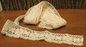 Vintage Ecru Spitzenborte mit Blumenmuster -- 11/4" breit x ca. 11/2 yds, gebraucht - Bild 1 von 3