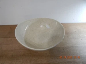 Vintage Red Wing Pottery MCM SPECKLED LARGE SALAD SERVING BOWL BEIGE TAN - Picture 1 of 4