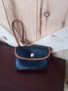 Mini Muñequera Dooney and Bourke Negra De Colección Y2K (Retirada De Colección) - Imagen 1 de 4