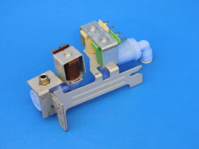 Válvula de agua para refrigerador Frigidaire Pro FPHC2399KF1 241734301 Foto 1 de 2