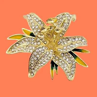 EASTER LILY CRYSTAL BROOCH white & goldtone flower daylily rhinestone pin J4 - Image 1 of 4