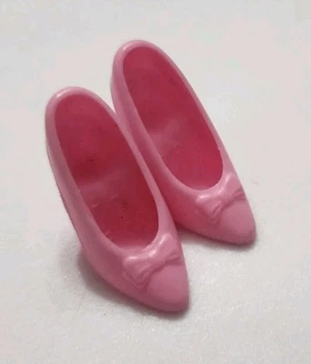 ZAPATOS DE SALÓN BARBIE TACONES ROSA CLARO SIMPLES LISOS AÑOS 90 ESTILO DE MODA LINDOS ZAPATOS DE MUÑECA Foto 1 de 3