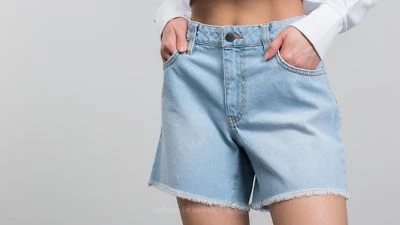 Женские выстиранные джинсовые шорты Vans с вырезом бойфренд размер 1/25 - Изображение 1 из 4