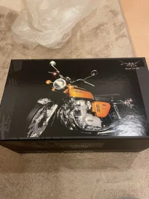 MINICHAMPS 1/6 Honda CB 750 K0 1968 Gold Metallic motorcycle 062 161001 - Image 1 of 4