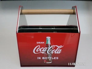 The Tin Box Company, COCA-COLA verzinkt mit Griff rot, 4 Fächer Caddy. - Bild 1 von 7