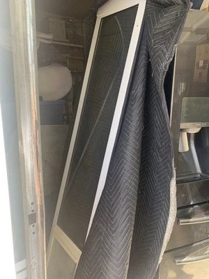 Puerta para perros de tamaño mediano-grande Foto 1 de 2