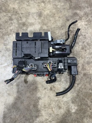 08-12 Ford Escape/Mercury Mariner módulo de control de carrocería de cabina BCM BCU caja de fusibles Foto 1 de 3