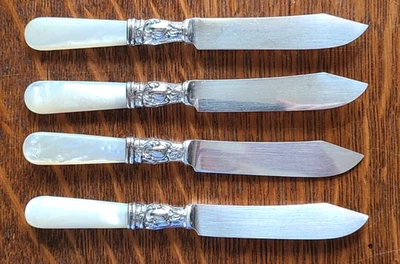 Manijas antiguas de madreperla Wm. A. Rogers Ltd. 4 cuchillos de postre plateados Foto 1 de 4