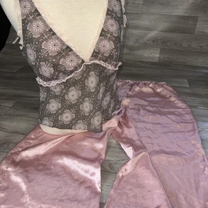 Intimately Flora Y2k Barbiecore Pink PJ Set Babydoll Cami and Flare Wide Pants L - Bild 1 von 13