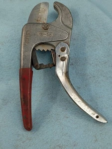 VICTOR VP-30 PVC PIPE CUTTER 1/2" - 1" PIPE - Picture 1 of 18