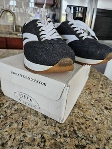 Vintage Steve Madden Womens Gym Shoes - Picture 1 of 4