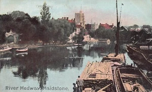 MAIDSTONE - RIVER MEDWAY - POSTED 1905 ~ A VINTAGE POSTCARD #251249 - Picture 1 of 2