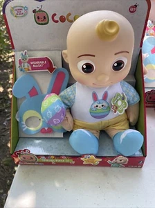 Muñeca COCOMELON SPRINGTIME JJ Exclusiva Canta Máscara Pascua 2022 Nueva - Imagen 1 de 3