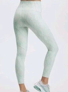 Legging Define PowerHold® Ultra HW 7/8 Ice Cube Reptila NUEVO Mujer Talla XS Estampado - Imagen 1 de 11