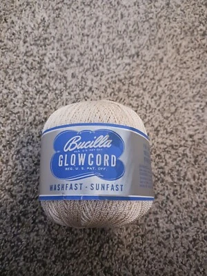 Bucilla Glowcord 175 jardas toda arte em rayon 4325 marfim - Imagem 1 de 4