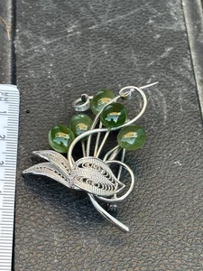 Filigrane Blumen Brosche grüne Steine schöner minimalistischer Schmuck Hochzeit 6g - Bild 1 von 2