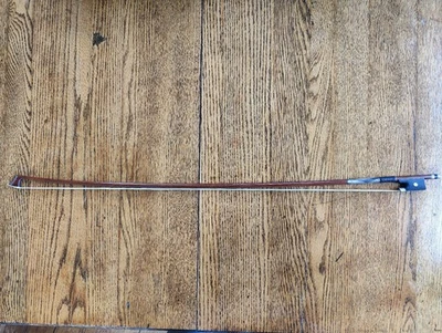 Arco para violín H. R. Pfretzschner con rana posterior (mediados del siglo XX) Foto 1 de 4