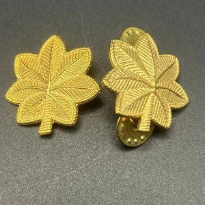 Par de prendedores militares vintage con insignia de hoja de roble dorado mayor del ejército de Estados Unidos - Imagen 1 de 4