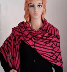 Echo Design Wrap Scarf  Fushia & Black with Gold Thread Fashion Accessory - Bild 1 von 5