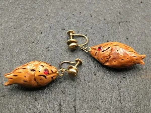 Vintage asiatische 12k GF Gold gefüllt geschnitzte Nuss Fisch Schraubverschluss Ohrhänger - Bild 1 von 1