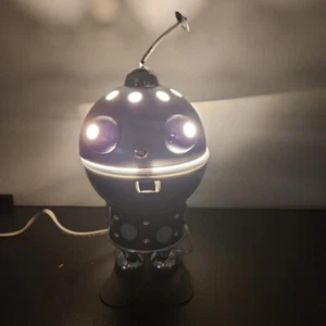 Rara Lámpara de Escritorio de la Era Espacial para Robot de Estaño de mediados de siglo de Satco con Antena Superior LEER - Imagen 1 de 11