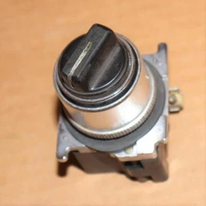 One Eaton Cutler-Hammer 10250T/91000T Black Selector 2 Pos Switch Silver Collar - Picture 1 of 2