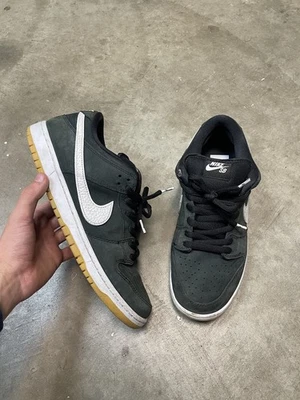 11.5 Nike SB Dunk Low Pro goma negra con detalles blancos Foto 1 de 4