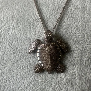 Ciondolo vintage in argento sterling tartaruga marina Kabana e catena 925 da 20" - Foto 1 di 7