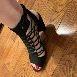 Vince Camuto Heels, Black Leather, Size 8 M, 38 - Picture 1 of 14