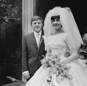 Former British featherweight boxing champion Terry Spinks bride V- 1961 Photo - Picture 1 of 1