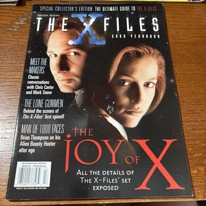 The X-Files 2000 Yearbook Magazine Special Collector’s Edition: Mark Snow - Picture 1 of 7