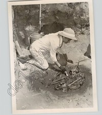 Student HAZEL WALD Unearthing Aborigine Skeleton Hotchkiss Mound 1966 PressPhoto