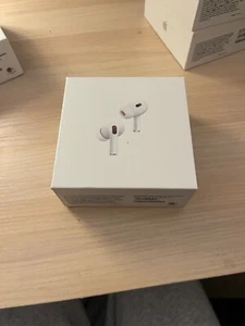 Pro 2nd Generation with MagSafe Wireless Charging Case - White - Photo 1 sur 2