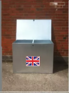 LARGE GALVANISED FEED BINS WITH TWO COMPARTMENTS. HORSE,CHICKEN ,FEED ,GRAIN. - Picture 1 of 3